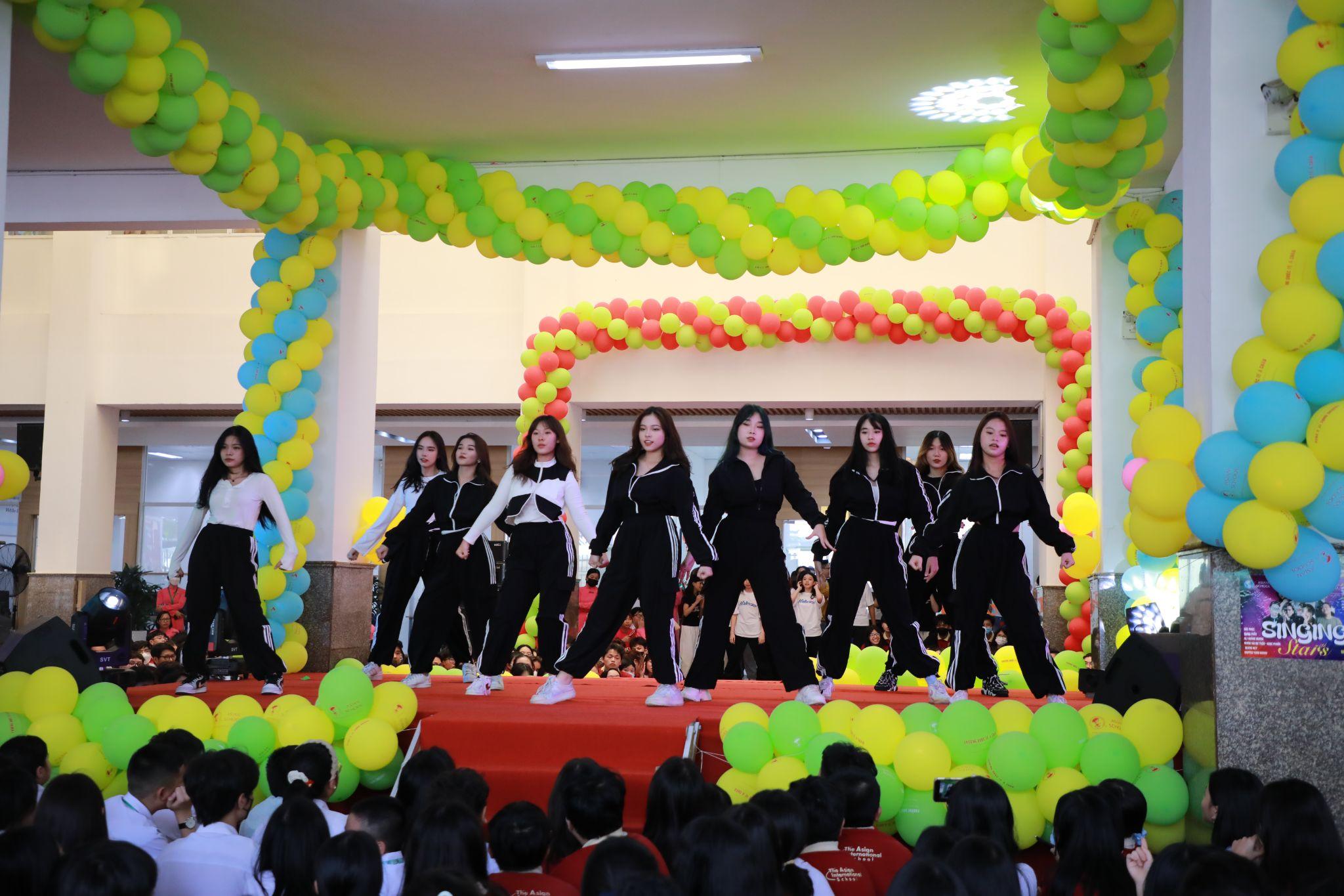 Asian School “chơi lớn” mời dàn sao về giao lưu cùng học sinh