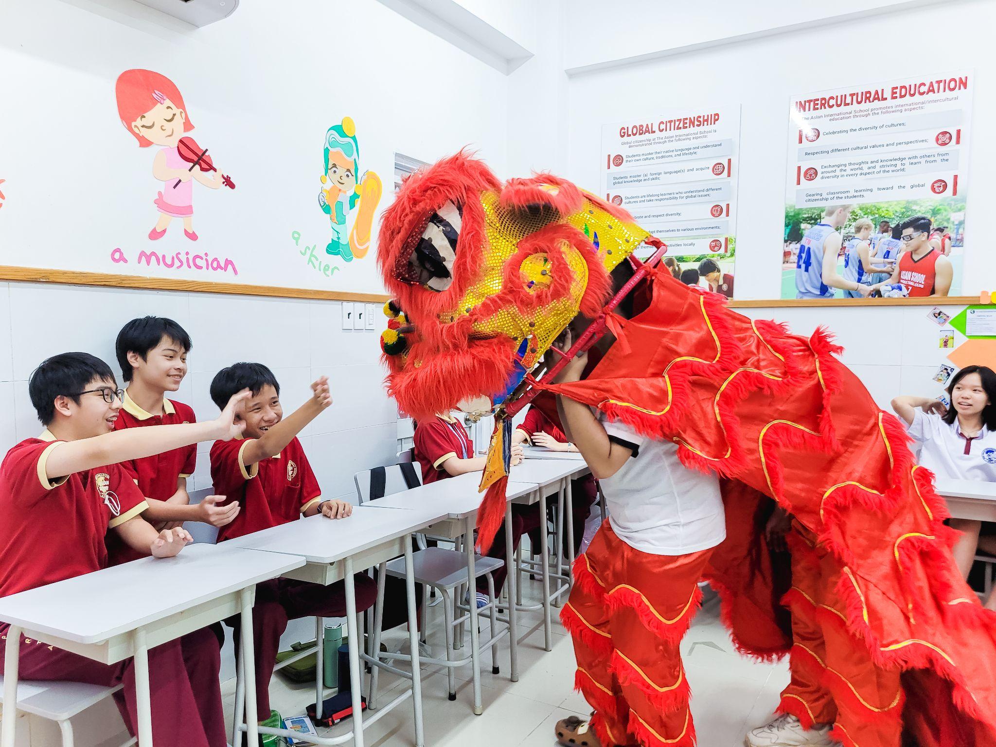 Sắc màu Trung thu lan tỏa khắp Asian School