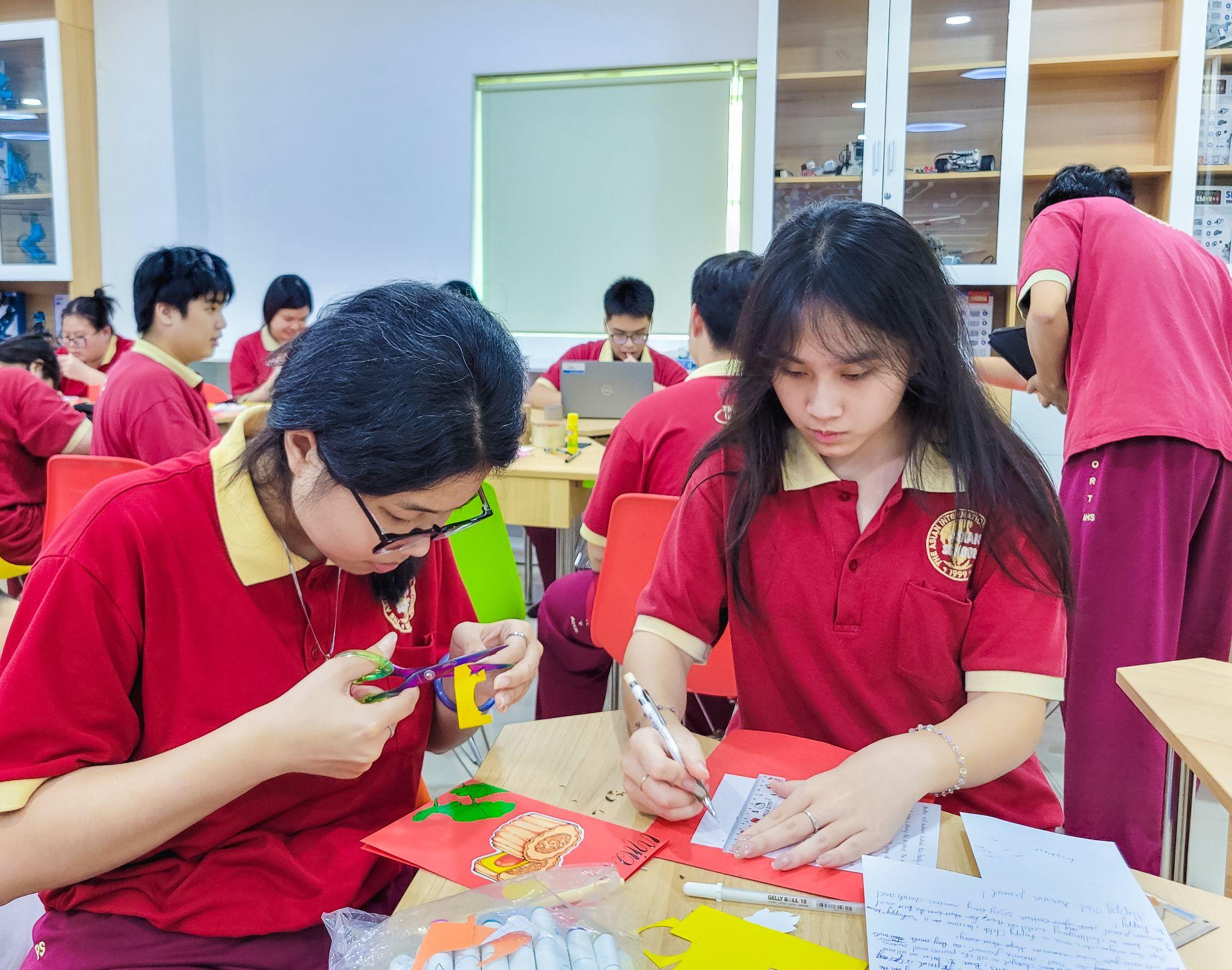Sắc màu Trung thu lan tỏa khắp Asian School