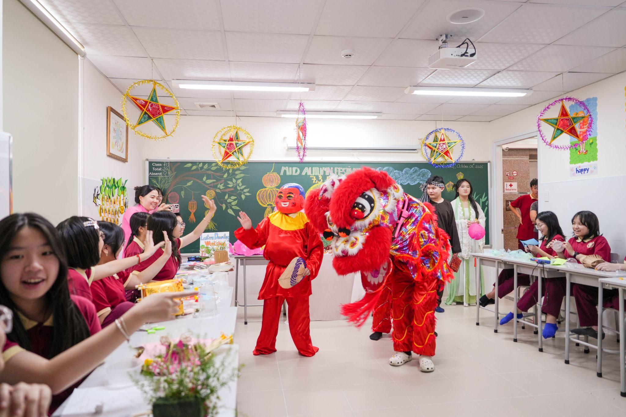 Sắc màu Trung thu lan tỏa khắp Asian School