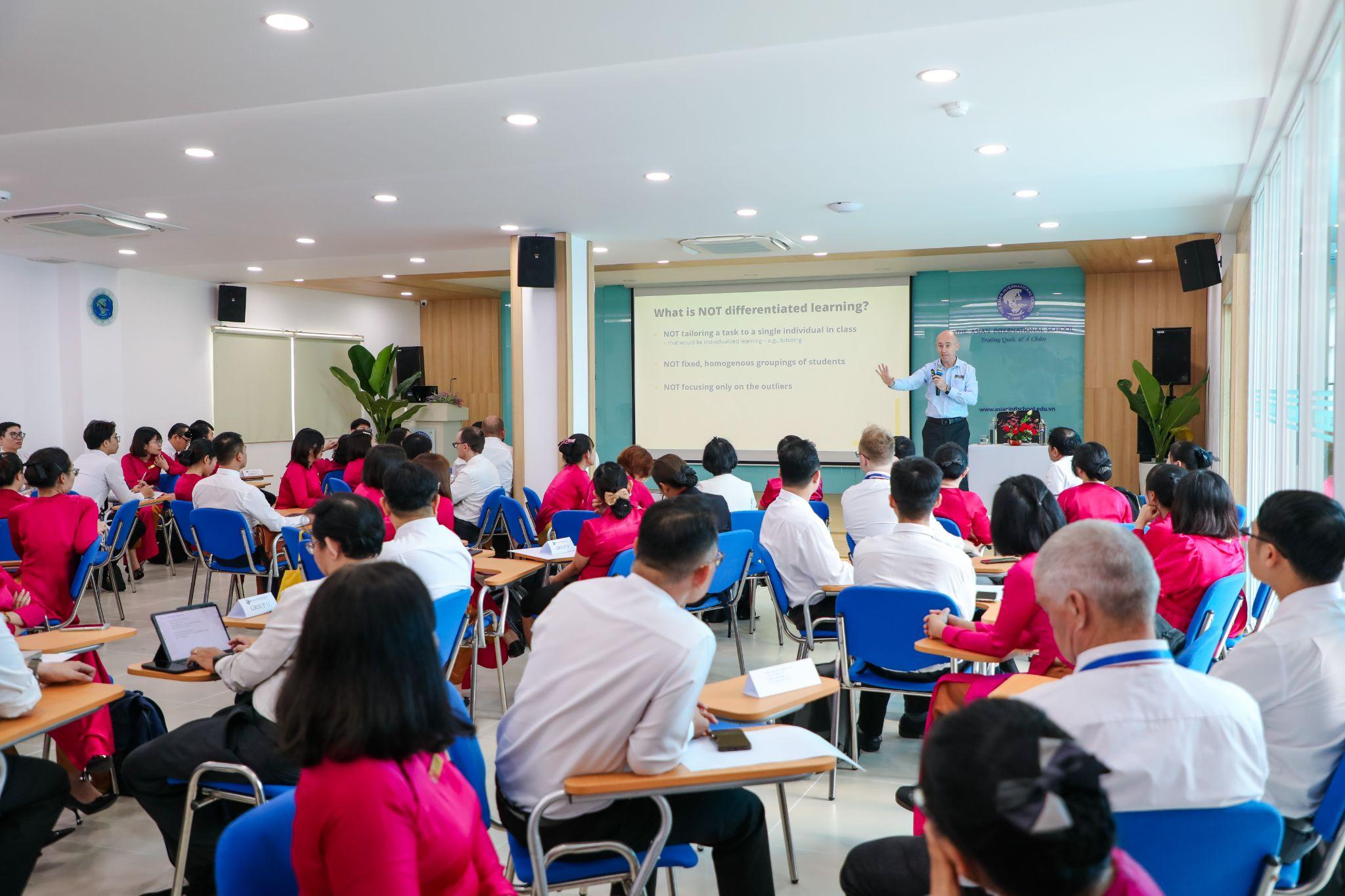 Asian School tập huấn chuyên sâu về dạy học phân hóa cùng chuyên gia National Geographic Learning