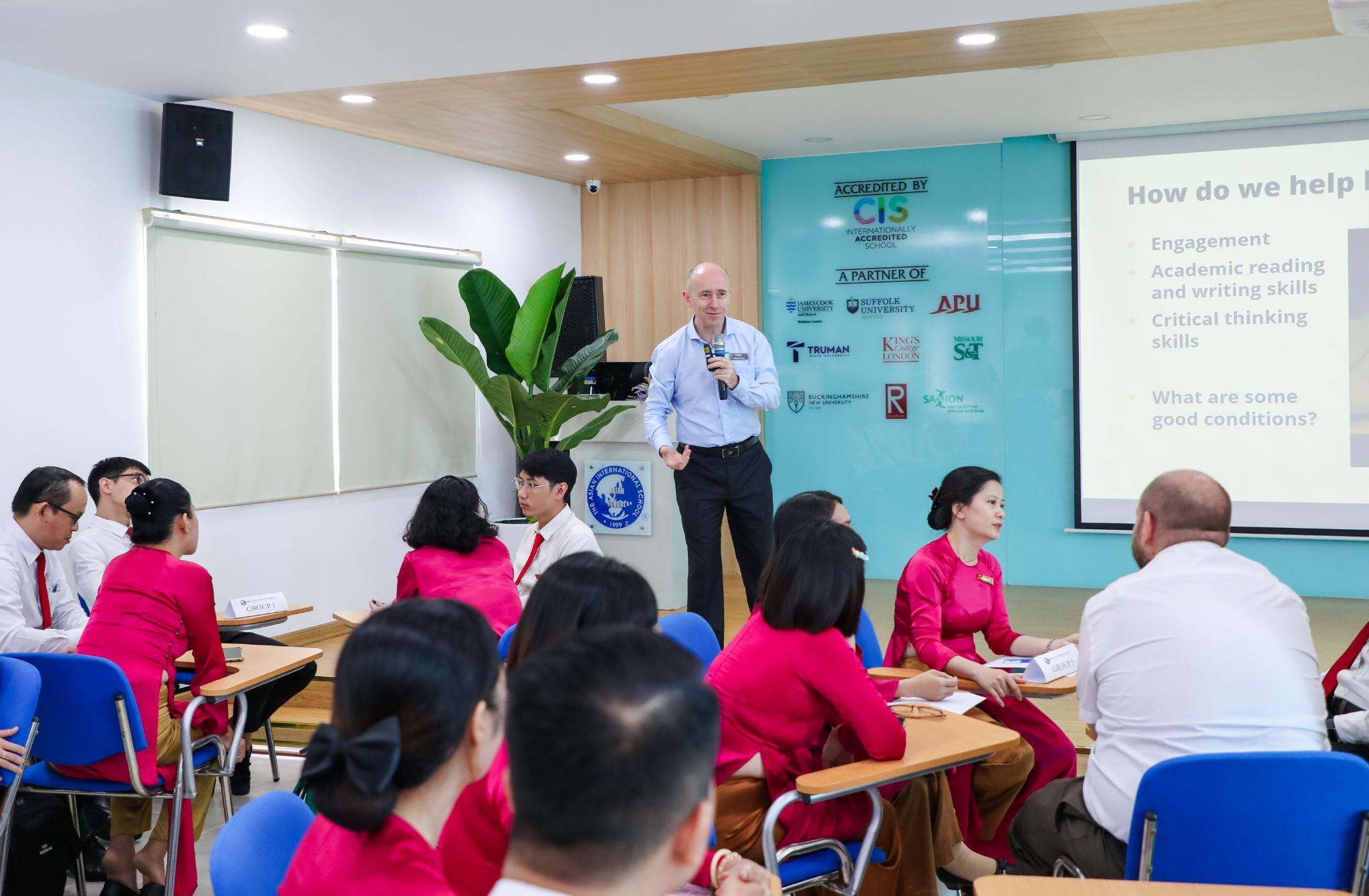 Asian School tập huấn chuyên sâu về dạy học phân hóa cùng chuyên gia National Geographic Learning