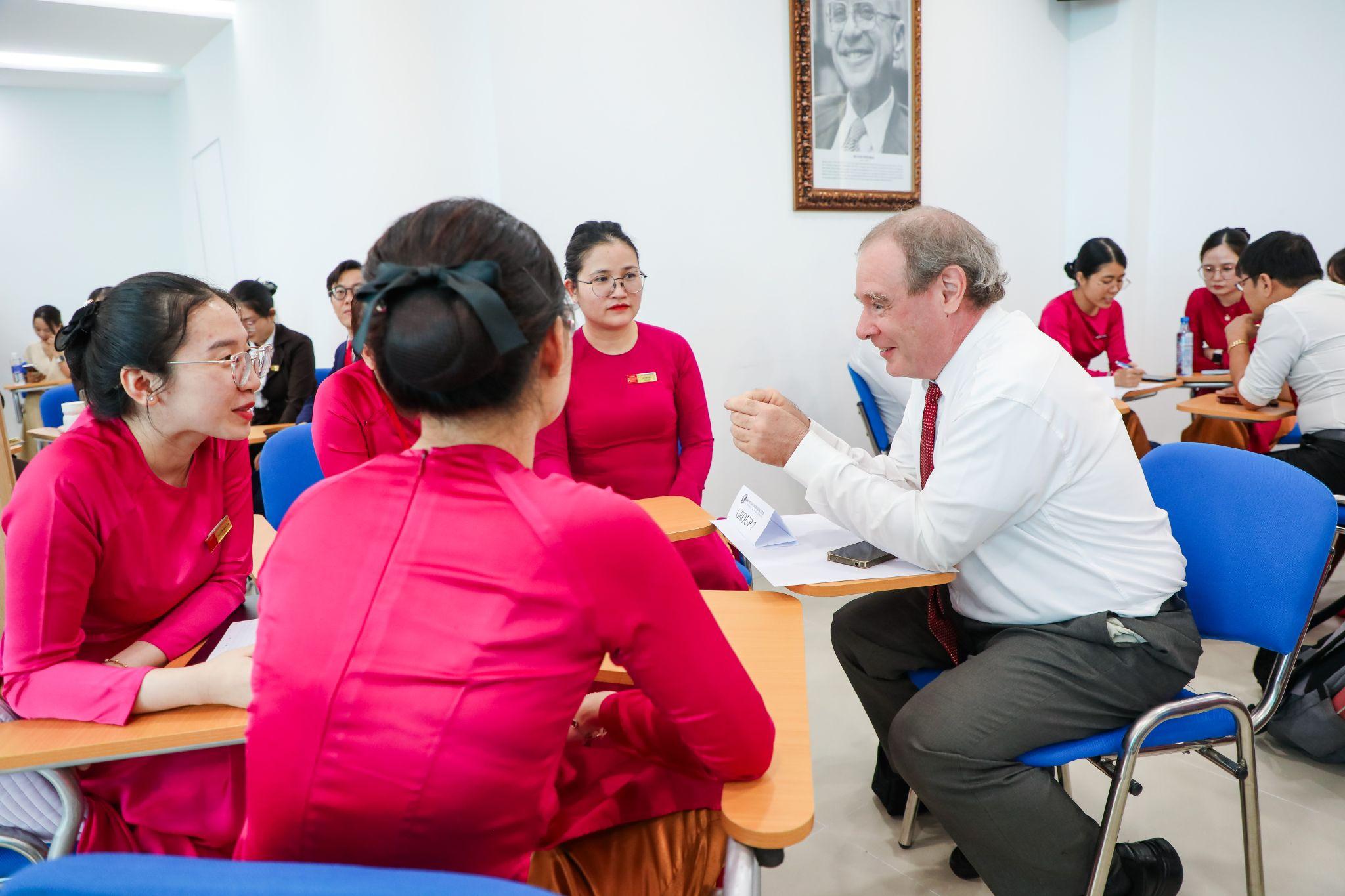 Asian School tập huấn chuyên sâu về dạy học phân hóa cùng chuyên gia National Geographic Learning