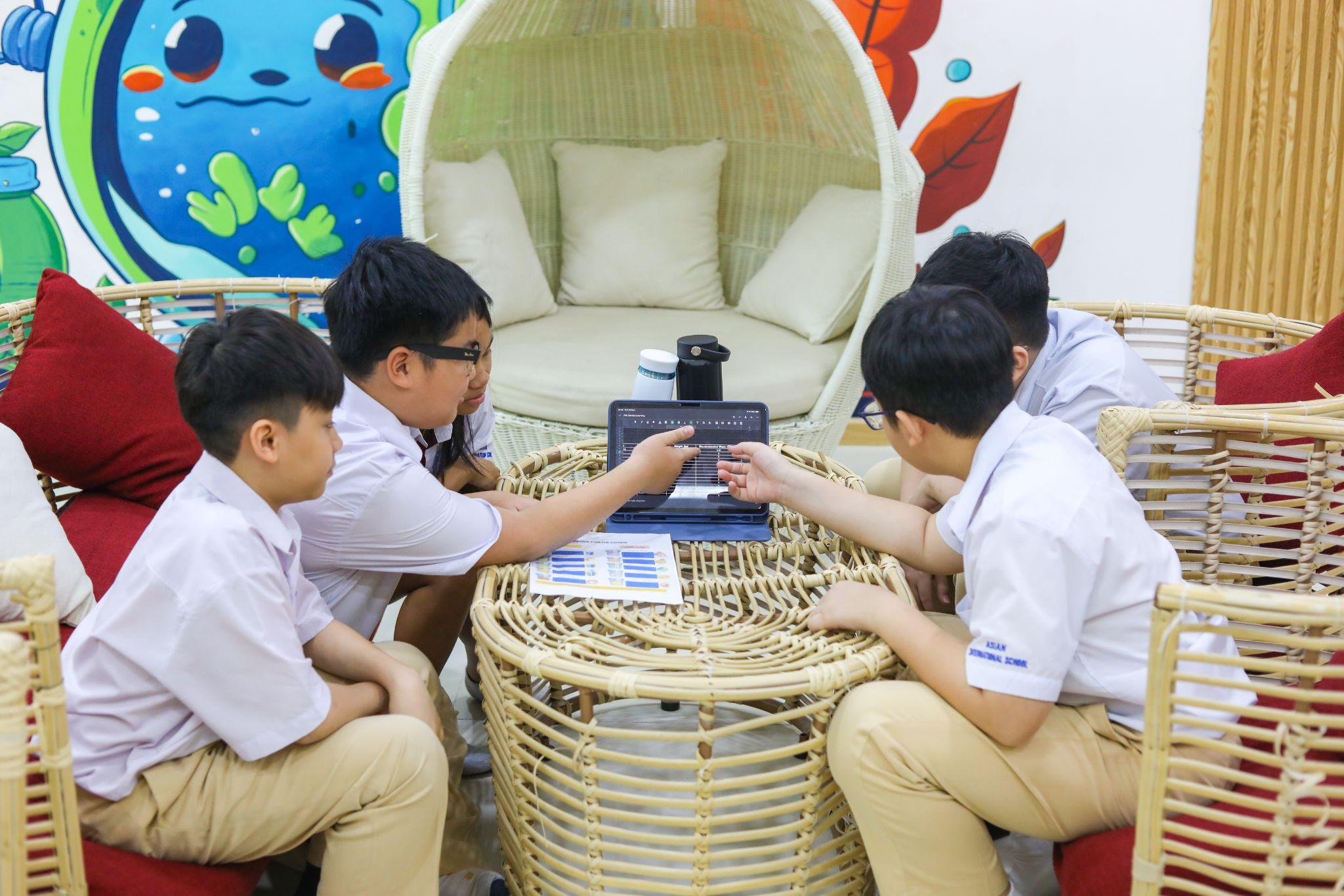 Kết nối tri thức và trách nhiệm xã hội qua chương trình Service Learning