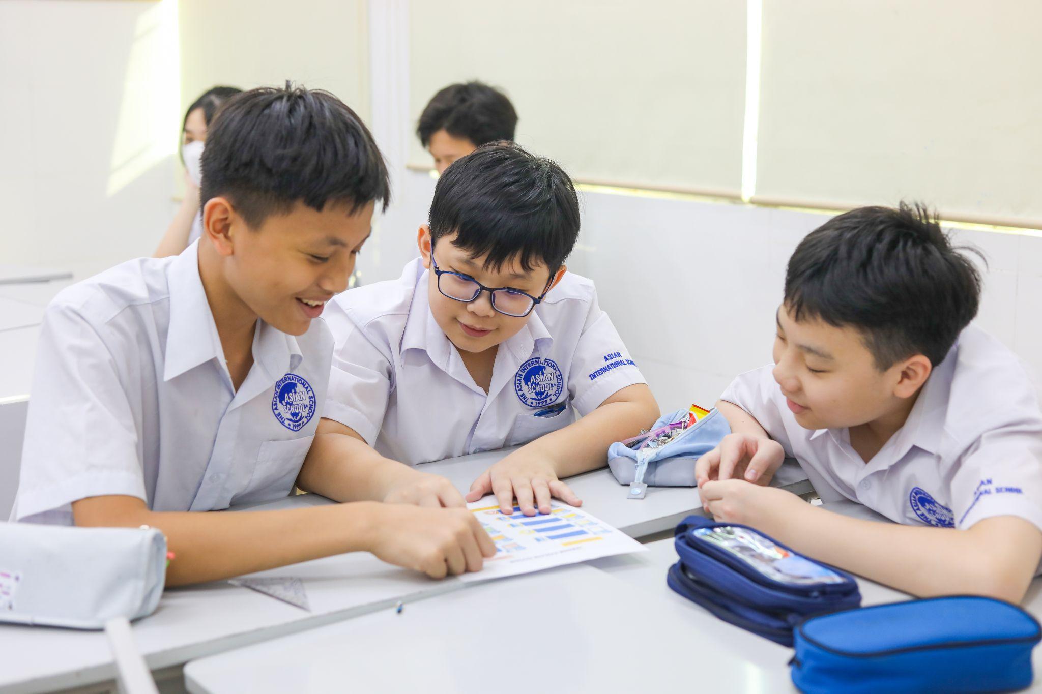 Kết nối tri thức và trách nhiệm xã hội qua chương trình Service Learning